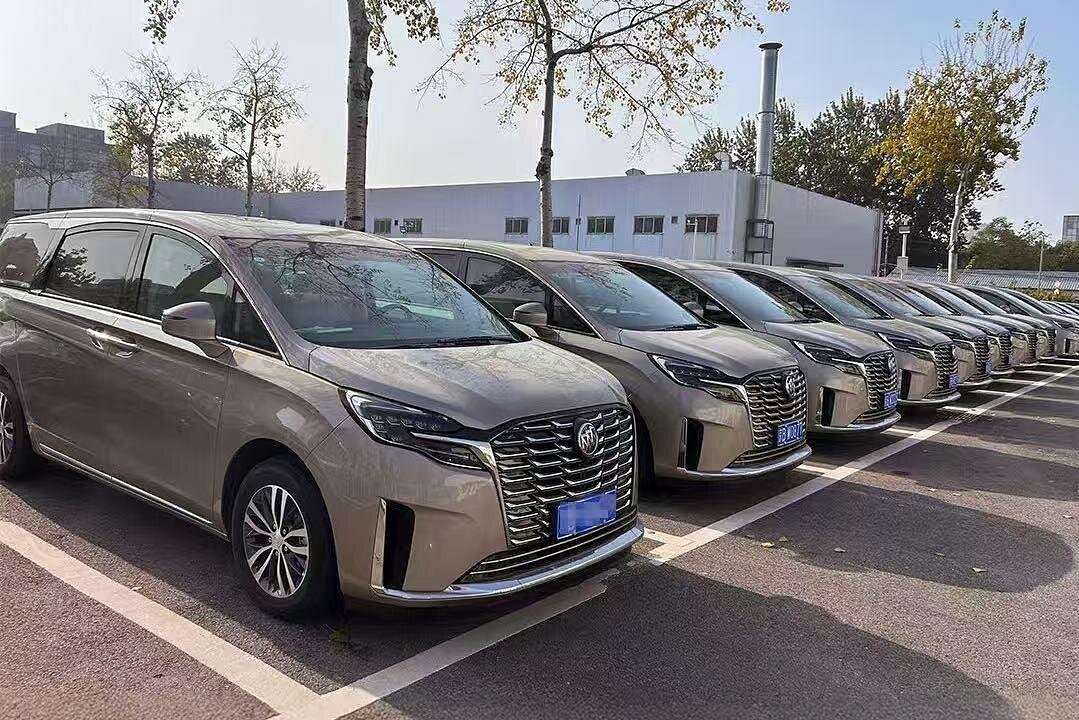 Private vehicle arrangements for small groups